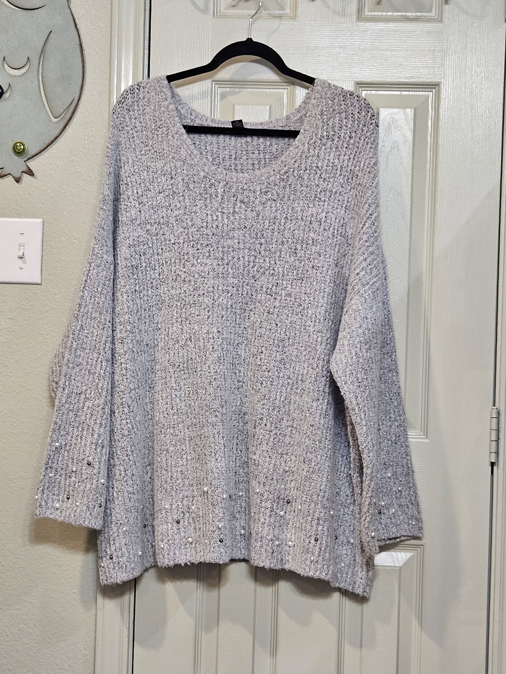 Pear-Hem Scoop Neck Sweater - Light Gray